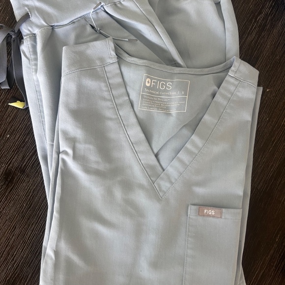 FIGS scrubs sets… original price per set $96 offering $40 per set - Picture 11 of 16